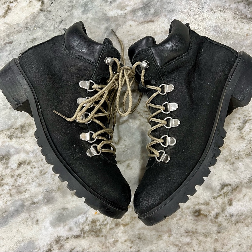 Steve Madden Lora Black Patent Leather Combat Side Zip Hiking Boots Size 5.5